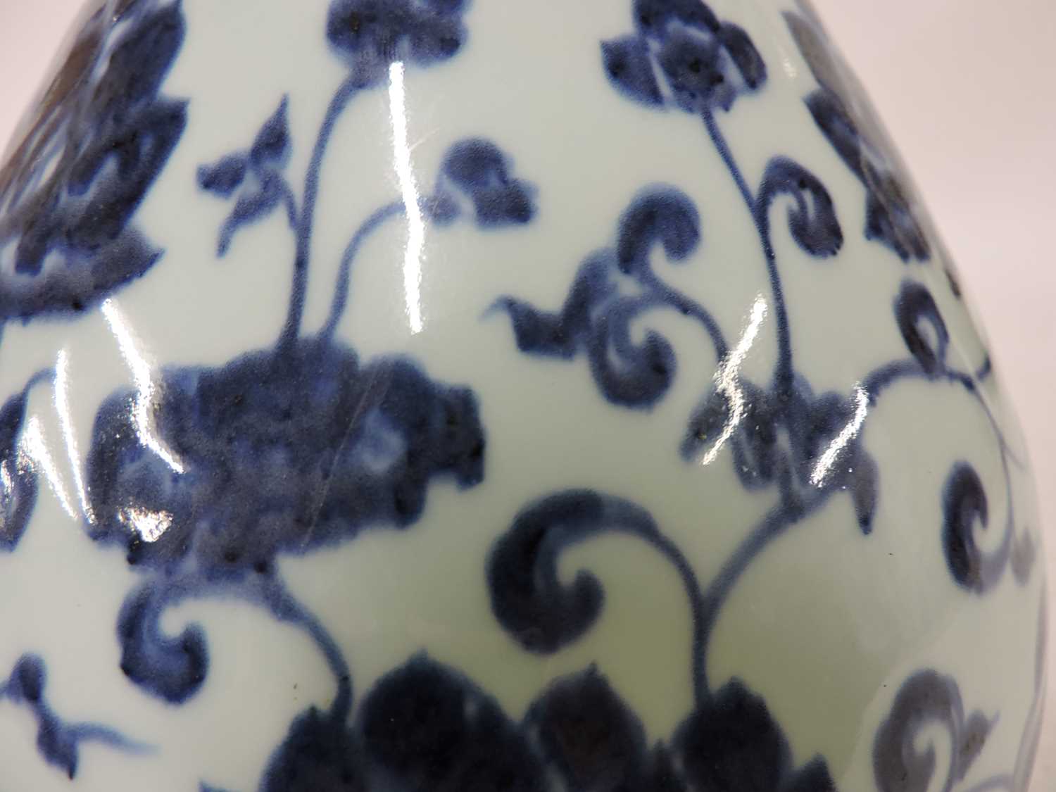 A Chinese blue and white 'yuhuchun' vase, - Bild 10 aus 13