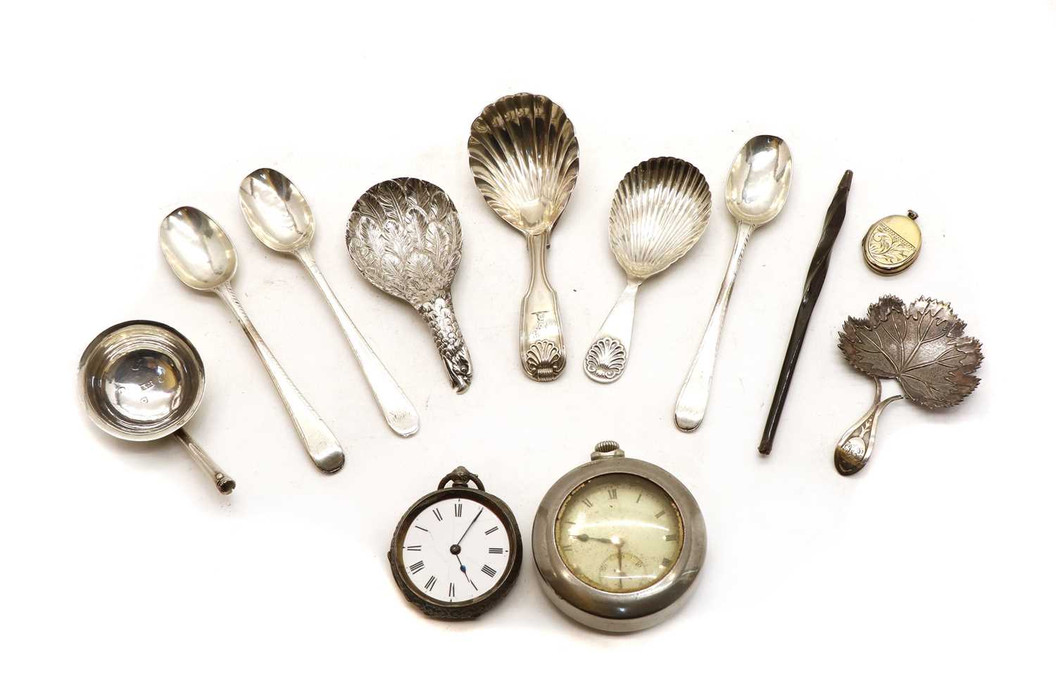 A quantity of caddy spoons