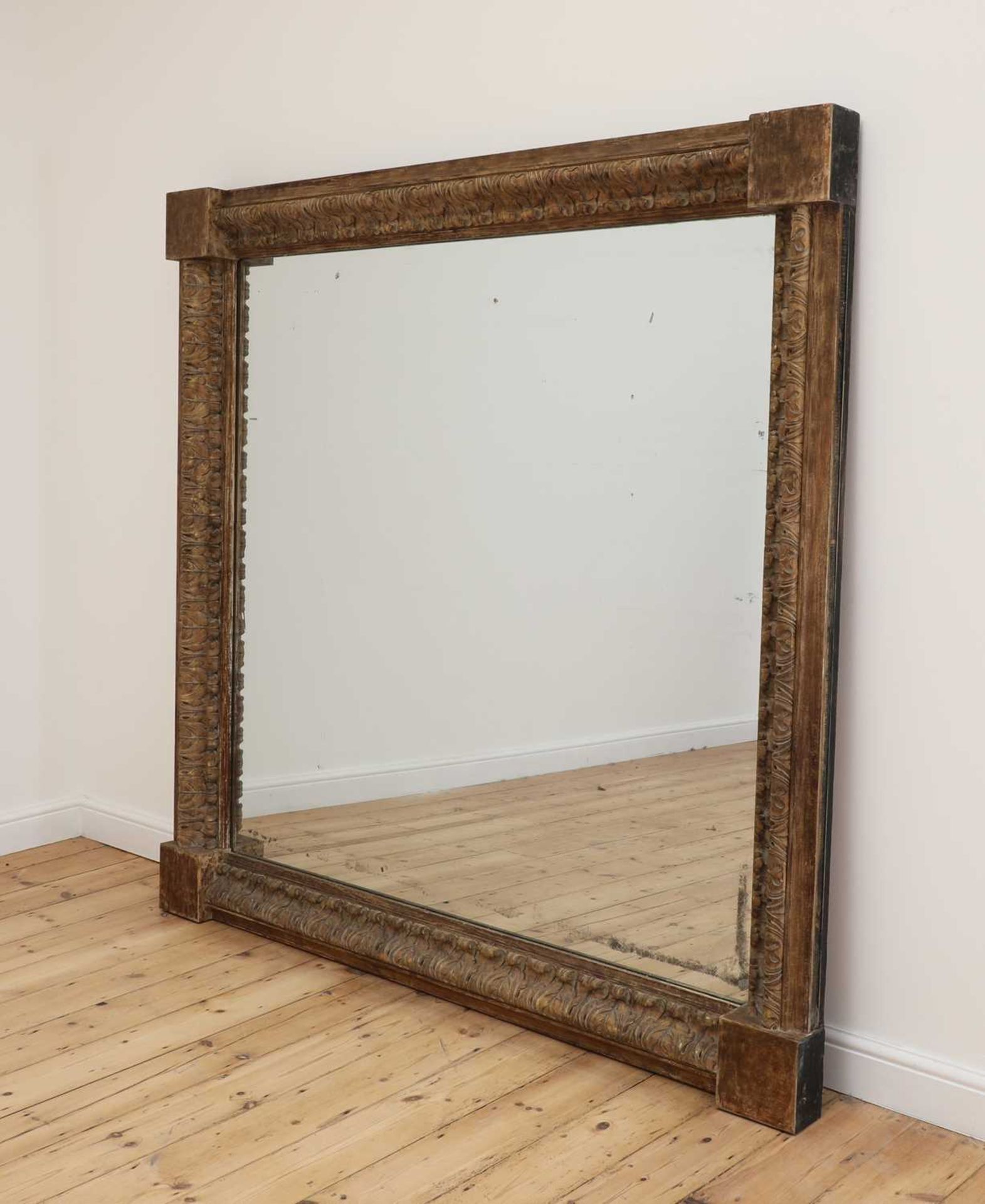 A monumental carved pine-framed wall mirror, - Bild 2 aus 7