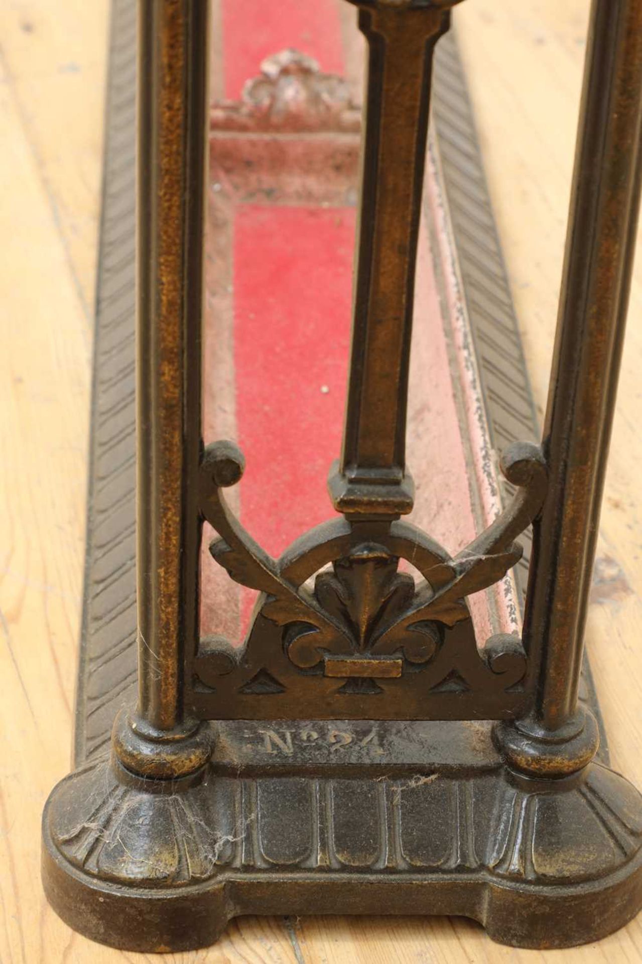 A Victorian cast iron stick stand by Coalbrookdale, - Bild 4 aus 5