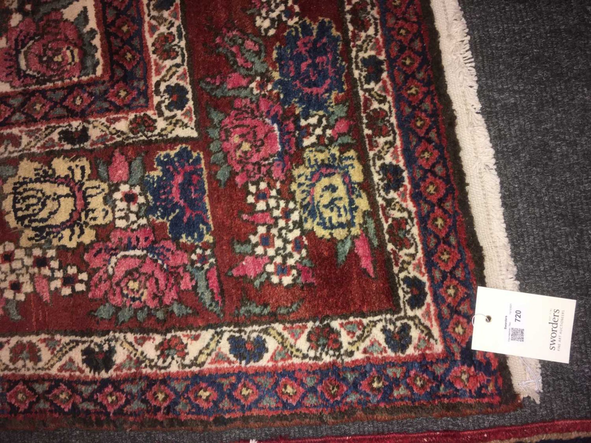 A Bakhtiari wool carpet, - Bild 9 aus 10
