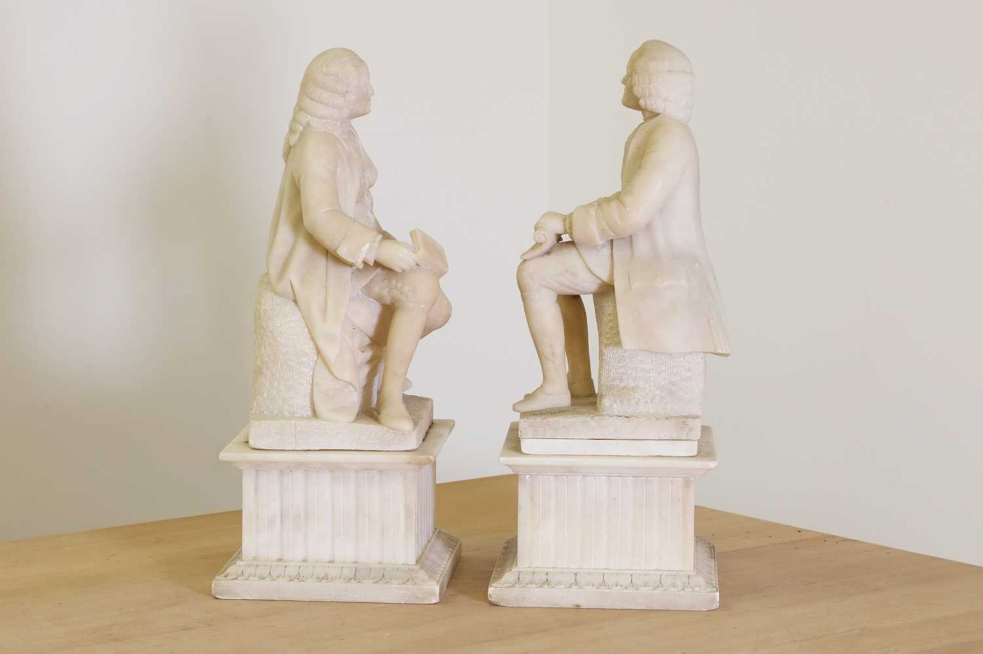 A pair of French alabaster figures of Voltaire and Rousseau, - Bild 2 aus 4
