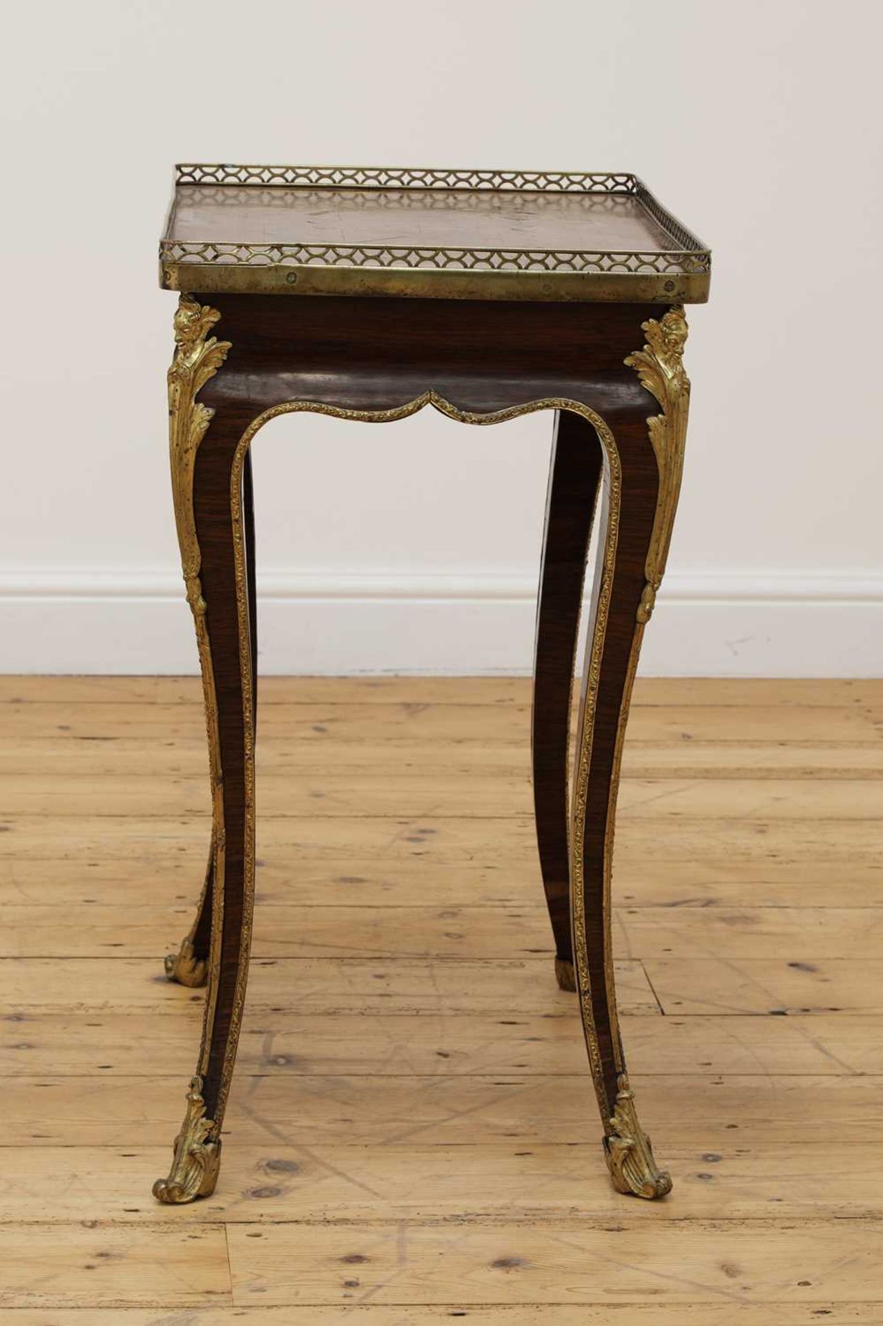 A Louis XV rosewood side table, - Bild 3 aus 6