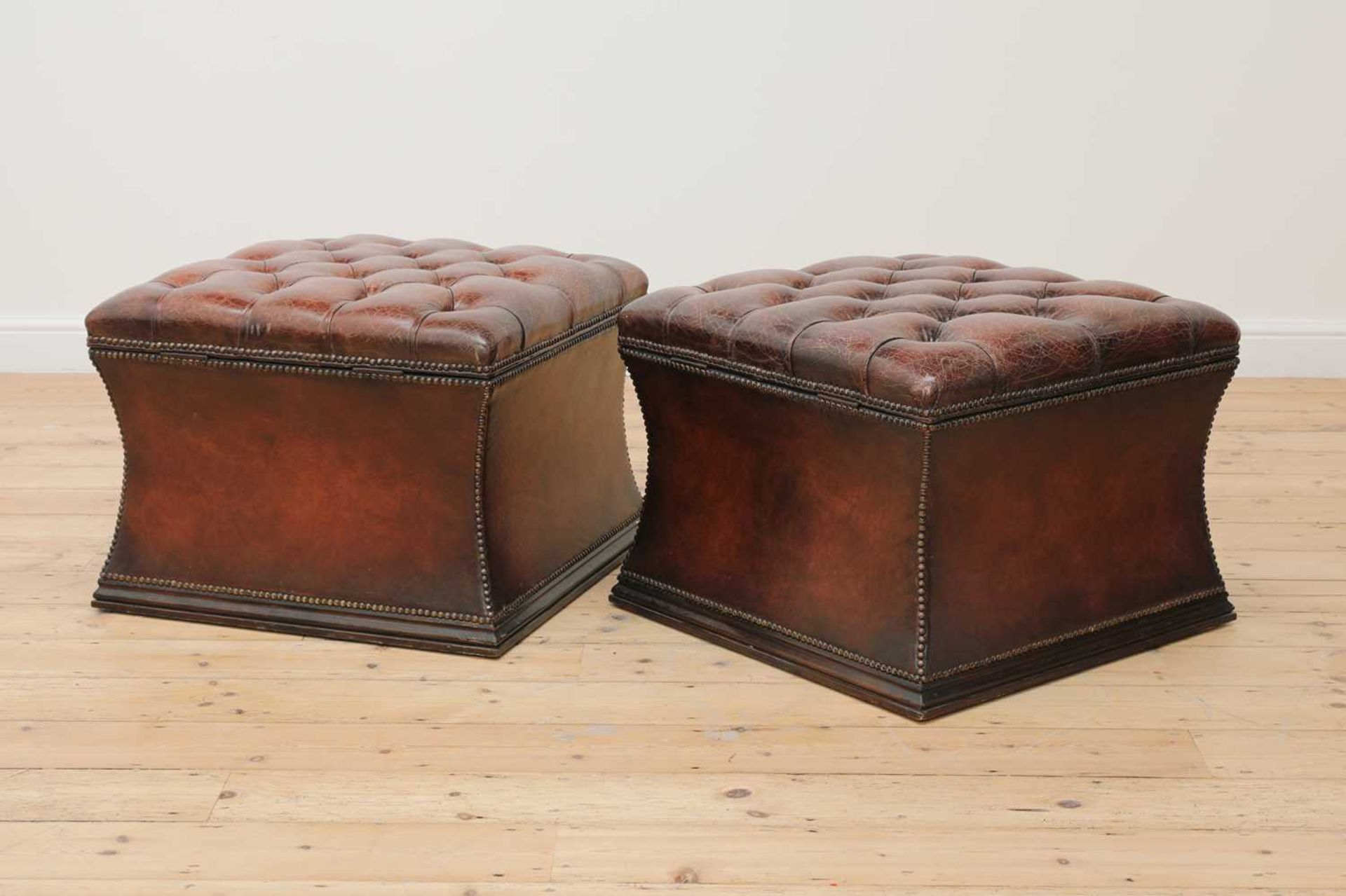 A pair of William IV-style leather ottoman stools, - Bild 2 aus 21