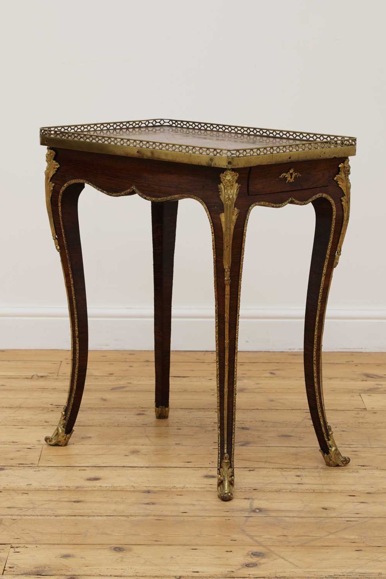 A Louis XV rosewood side table, - Bild 2 aus 6