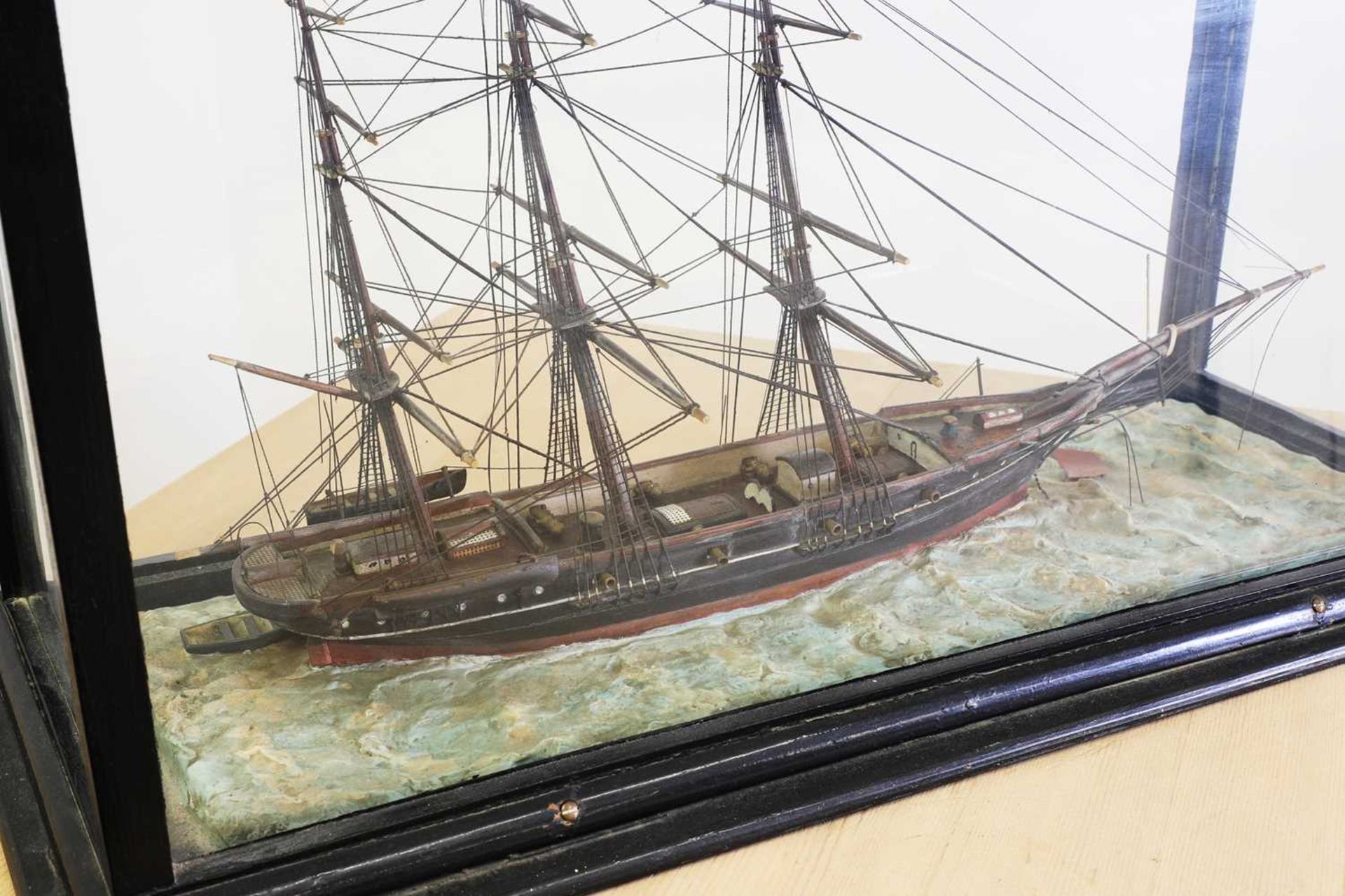A cased model ship, - Bild 4 aus 6