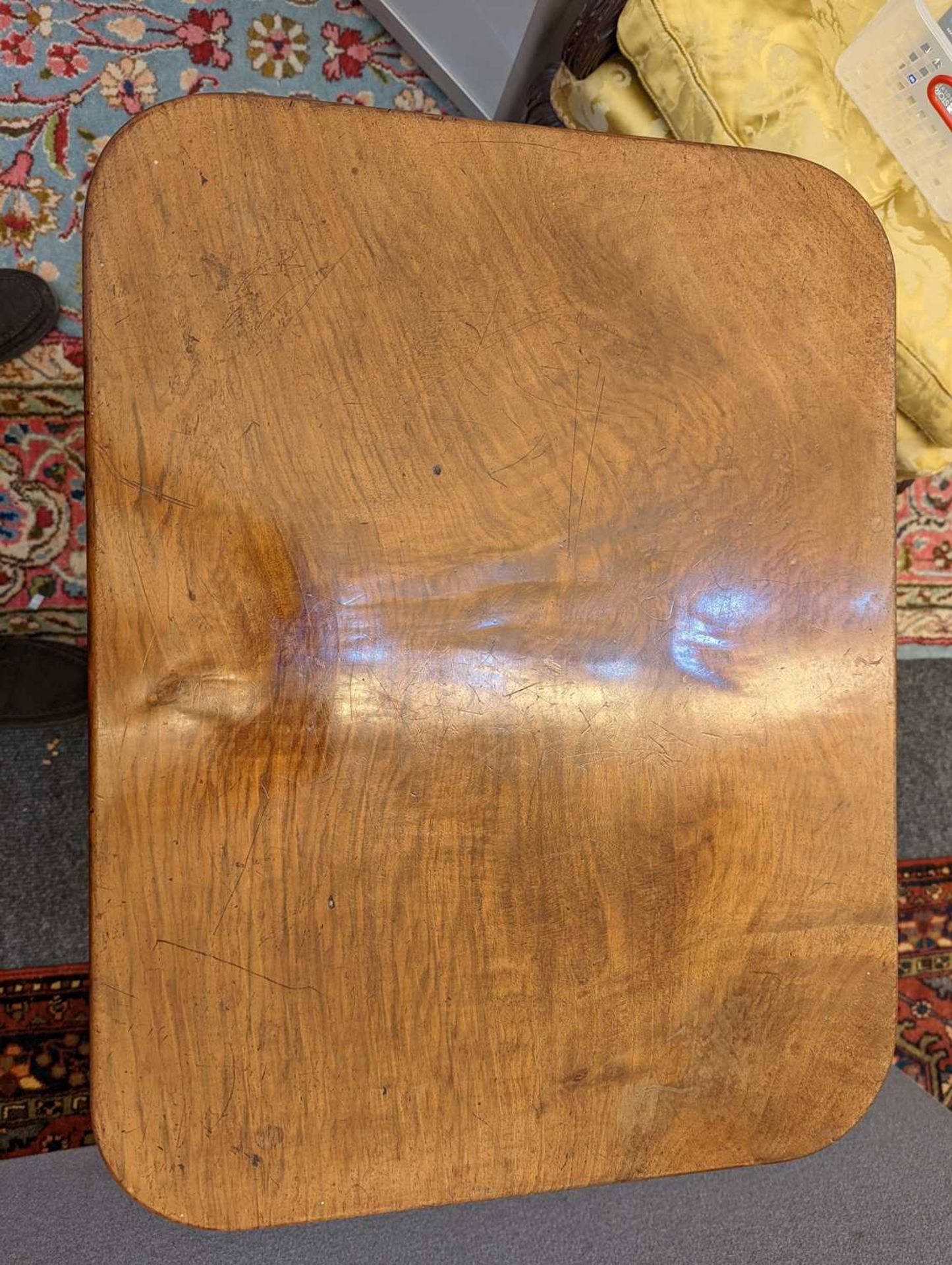 A rosewood tripod table in the manner of Gillows, - Bild 4 aus 8
