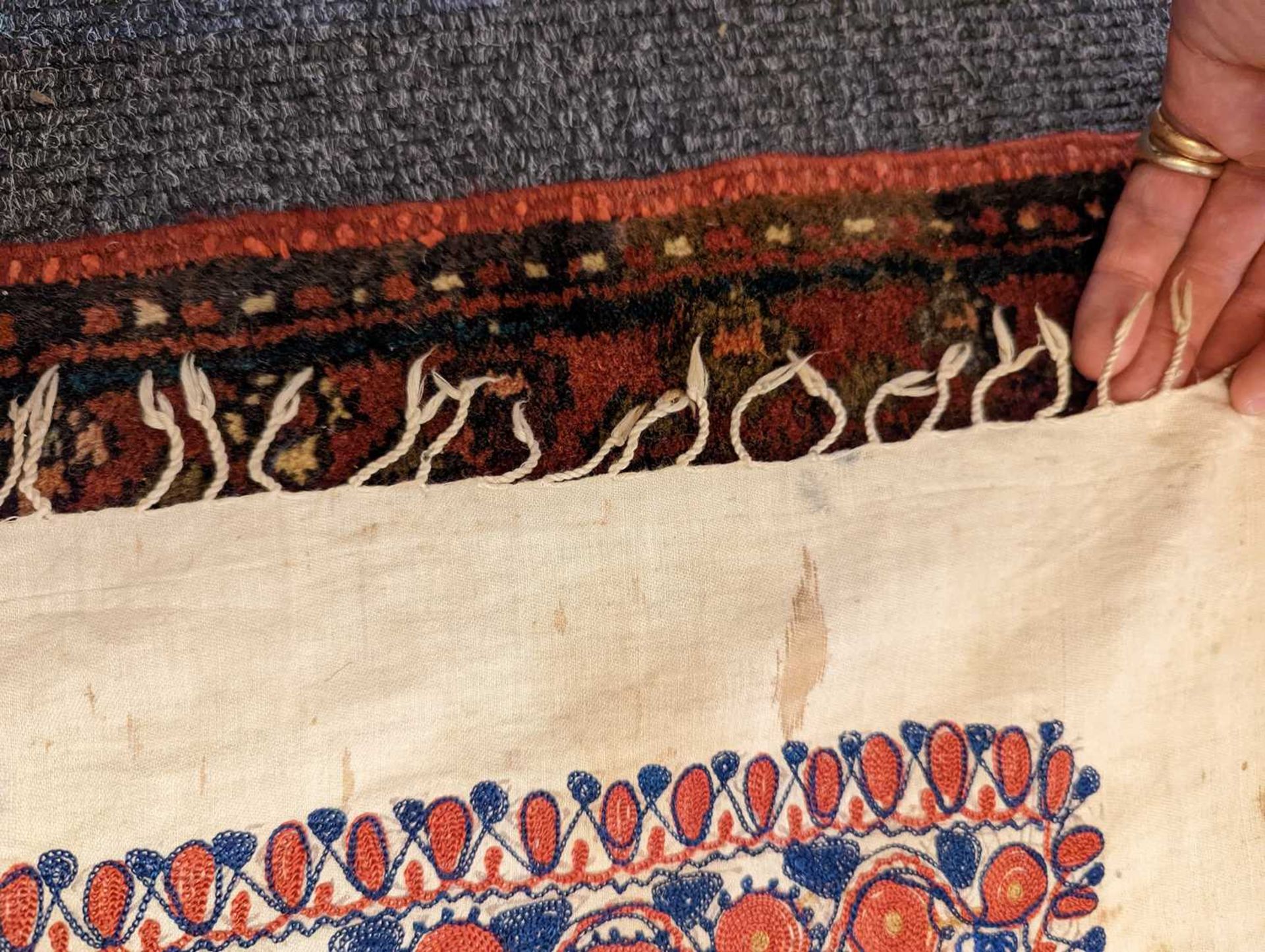 A Suzani textile, - Bild 5 aus 19