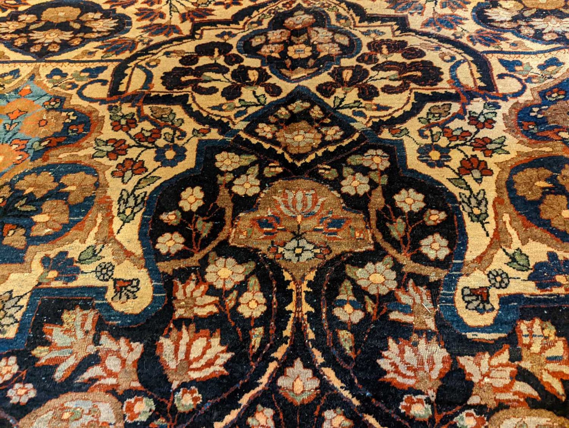 A Kirman wool carpet, - Bild 10 aus 15