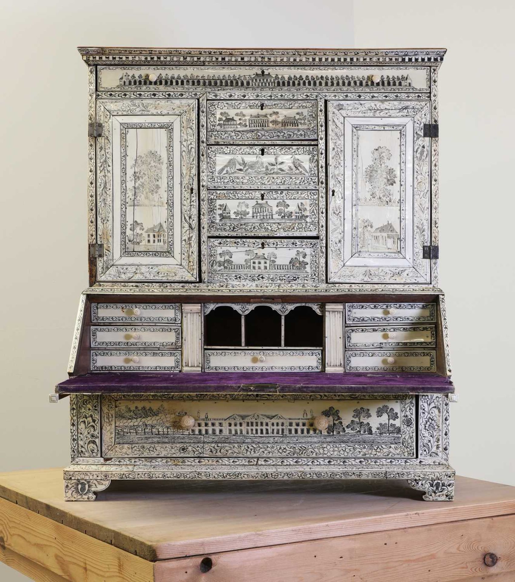 An Anglo-Indian sandalwood and ivory miniature bureau cabinet, - Bild 3 aus 59