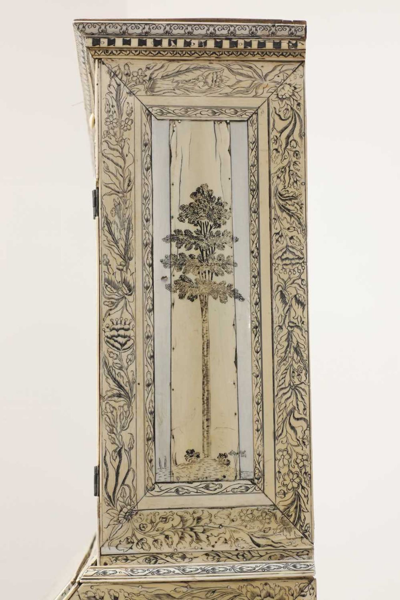 An Anglo-Indian sandalwood and ivory miniature bureau cabinet, - Bild 11 aus 59