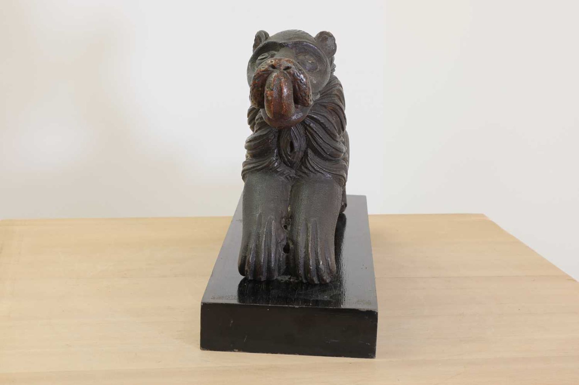 A carved wooden figure of a lion passant, - Image 2 of 4