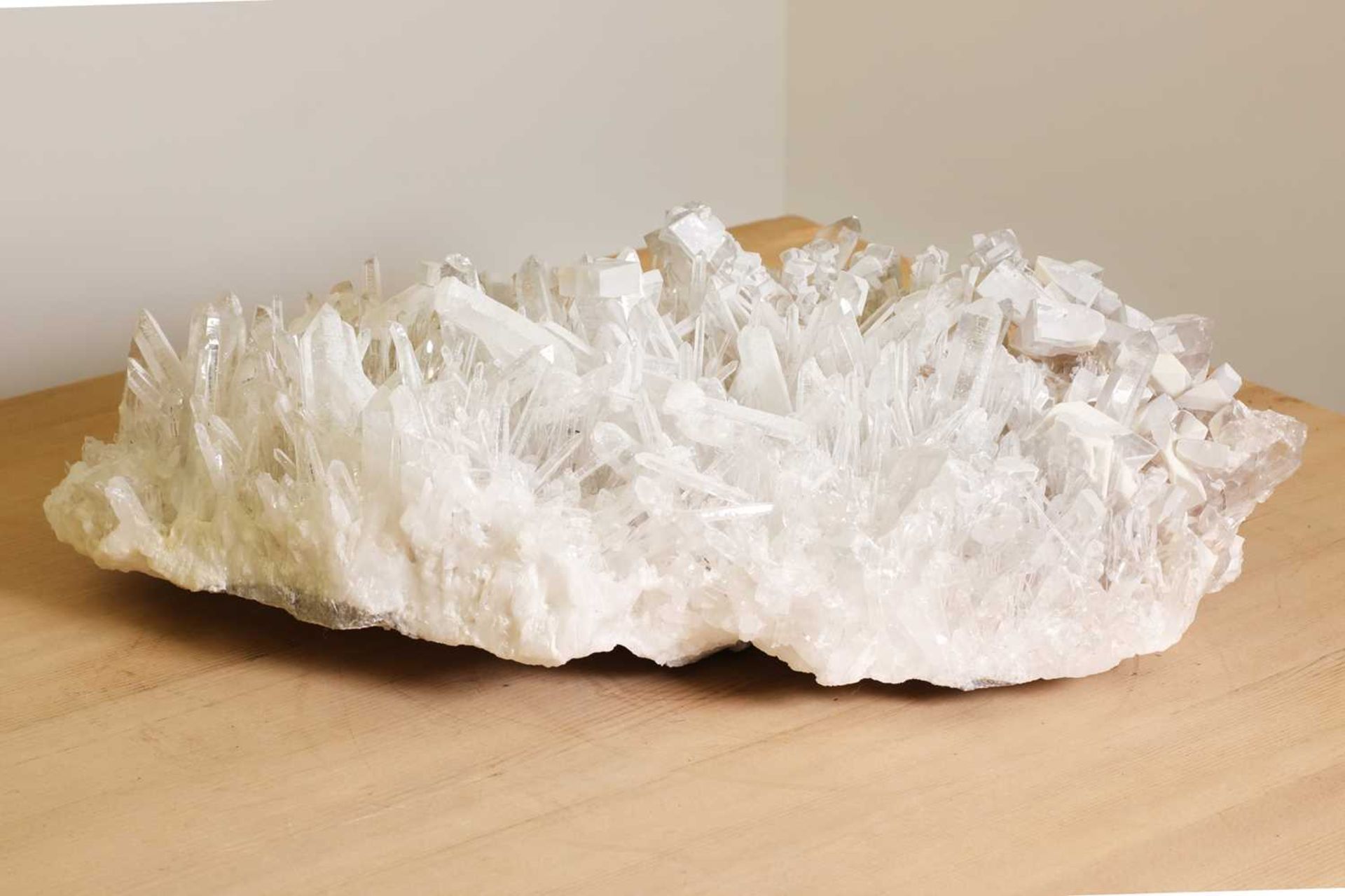 A large crystalline geological specimen, - Bild 7 aus 8