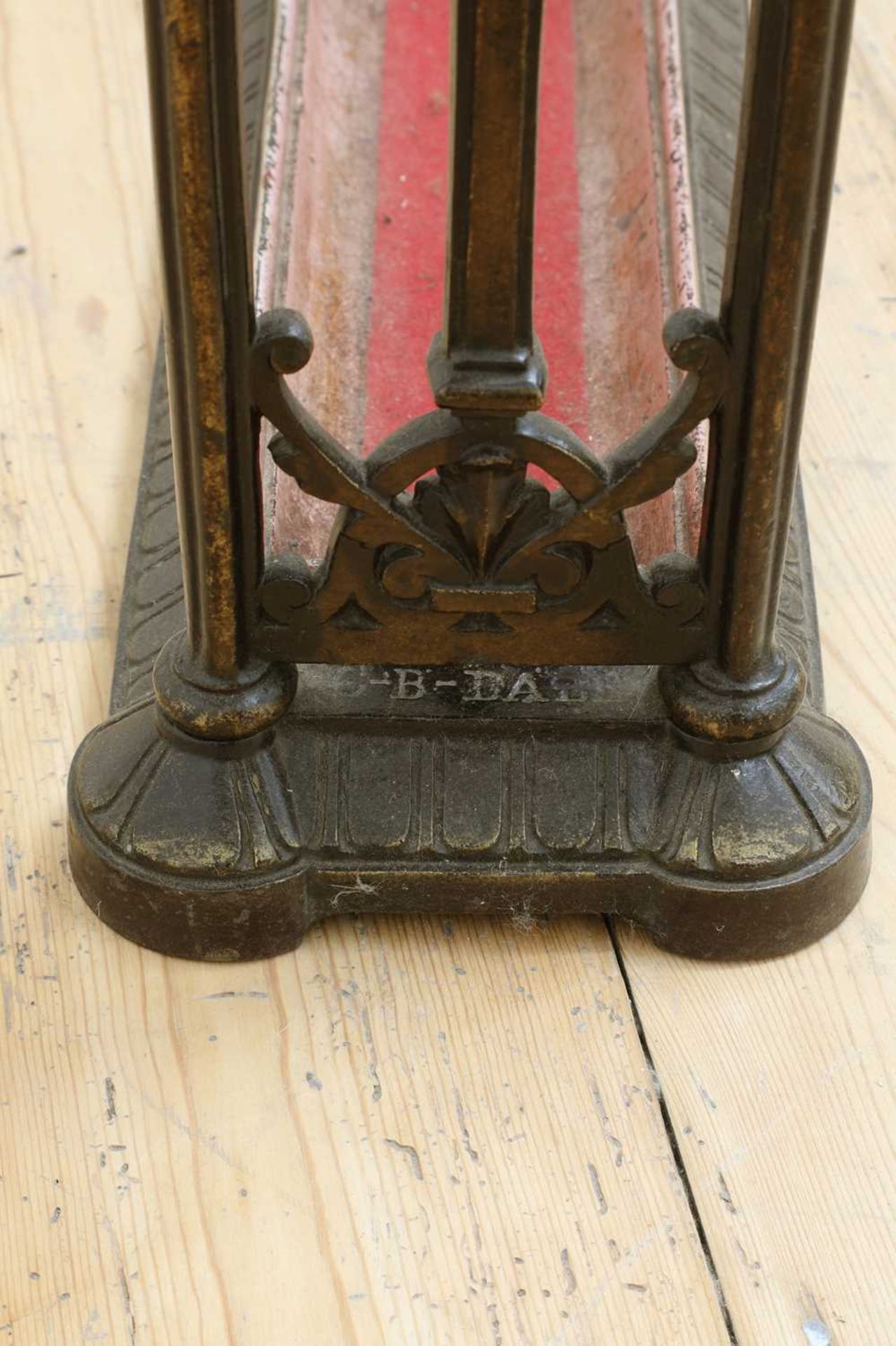 A Victorian cast iron stick stand by Coalbrookdale, - Bild 3 aus 5
