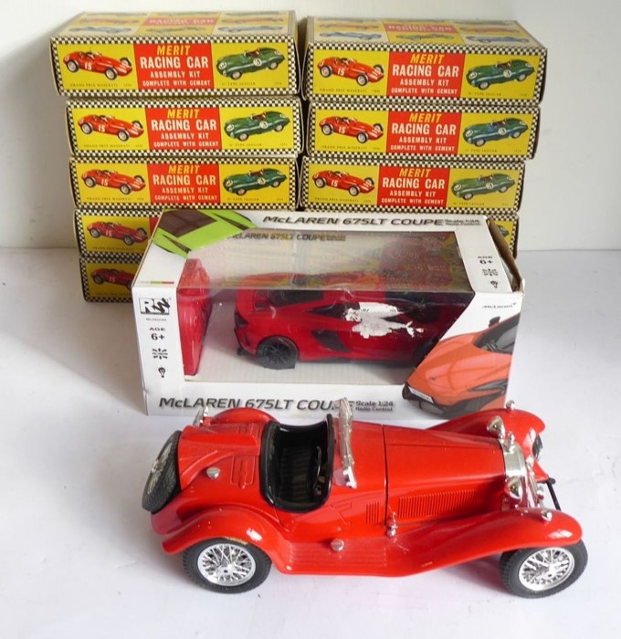 A good quantity of boxed Merit racing car assembly kits together with a Lotus 49 Ford F1 (1:12 - Bild 4 aus 4