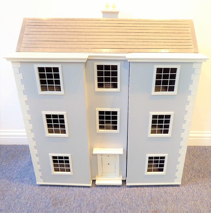 A fine and impressive 1970s scratch-built dolls' house in the Georgian style; double fronted and - Bild 2 aus 13