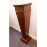 An Edwardian mahogany jardinière stand; of tapering form, satinwood cross-banded and with chequer-