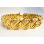A very fine 18-carat gold bracelet set with 280 diamonds (48.38g) (19cm long x 1.5cm wide) (The cost