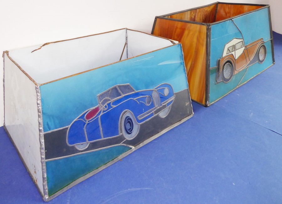 Two unusual Tiffany-style rectangular glass lamp shades decorated with classic cars (39cm long x - Image 4 of 10