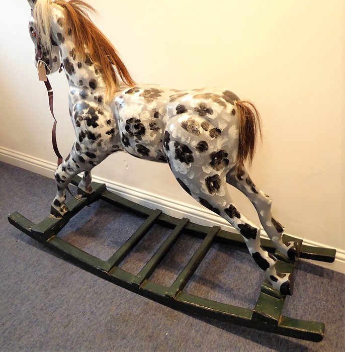 A hand-carved and painted dapple-grey rocking horse with leather bridle and horsehair mane ( - Bild 3 aus 6