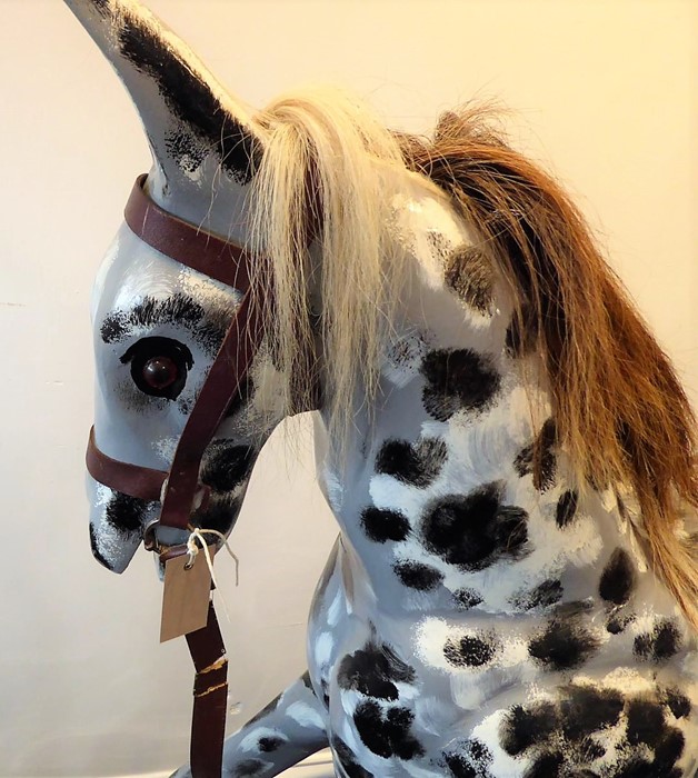 A hand-carved and painted dapple-grey rocking horse with leather bridle and horsehair mane ( - Bild 2 aus 6