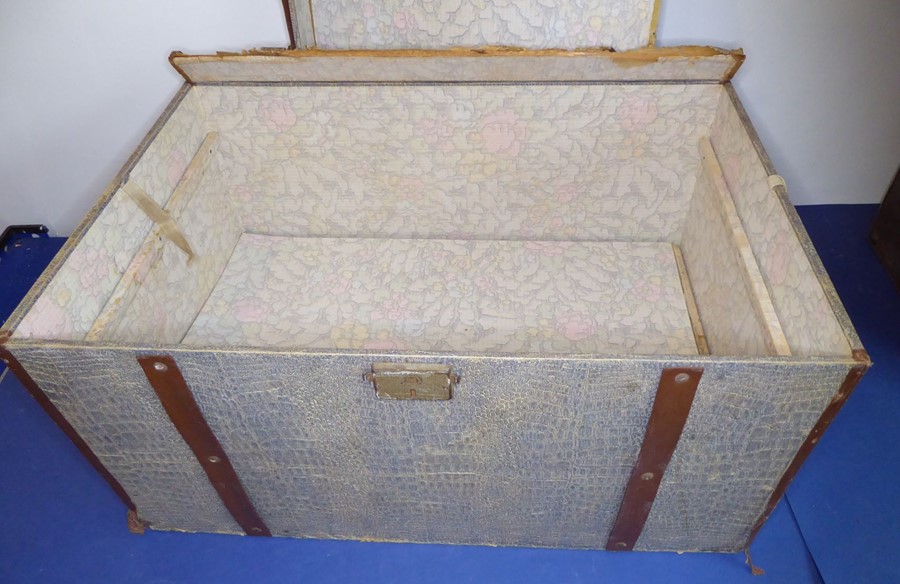 Three hat boxes and a small two-handled wooden-sided travel trunk; original shipping labels pasted - Image 9 of 20