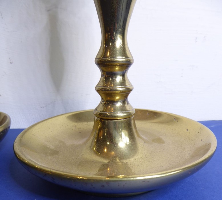 A pair of very heavy cast-brass candlesticks with large circular drip-pans as bases (23cm high) - Image 4 of 5