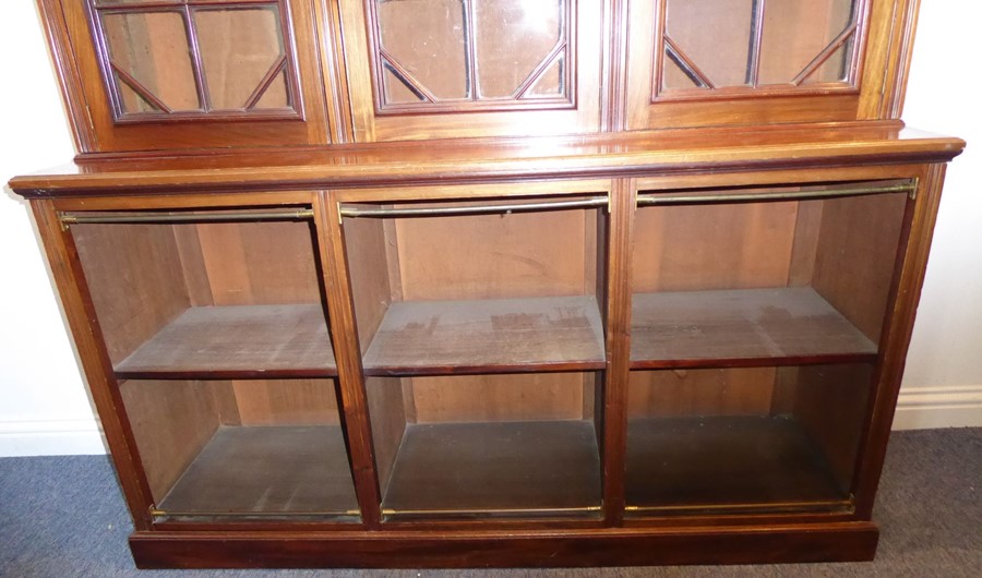 An early 20th century walnut display cabinet/bookcase; the breakfront dentil cornice above three - Image 7 of 9