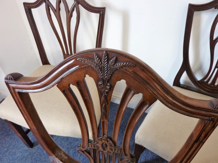 A harlequin set of five Hepplewhite-style mahogany dining chairs comprising one carver and four - Image 3 of 4