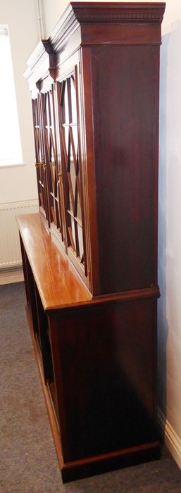 An early 20th century walnut display cabinet/bookcase; the breakfront dentil cornice above three - Image 9 of 9
