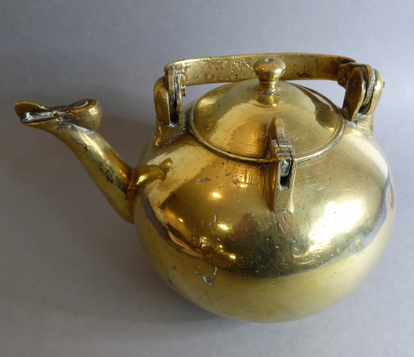 An unusual and heavy late 19th/early 20th century brass kettle of spherical shape (possibly - Image 5 of 5