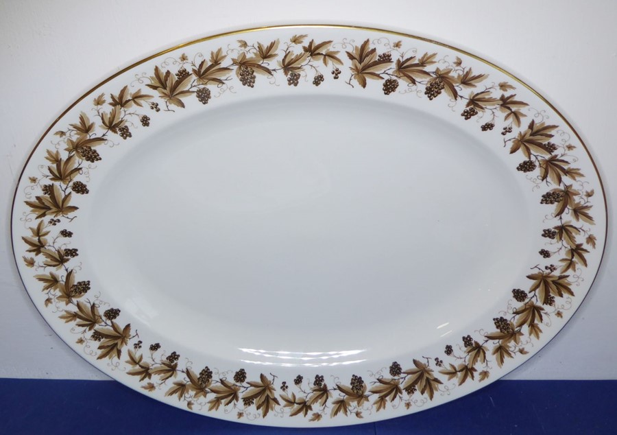 A 34-piece Royal Worcester part dinner service in the 'Worcester Herbs' pattern: 10 x 10" dinner - Image 3 of 4
