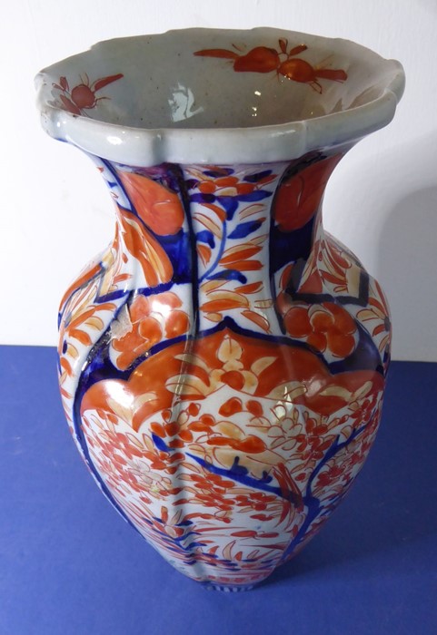 Two early 20th century Japanese vases; one Kutani porcelain baluster-shaped vase with two Dog of - Image 14 of 16