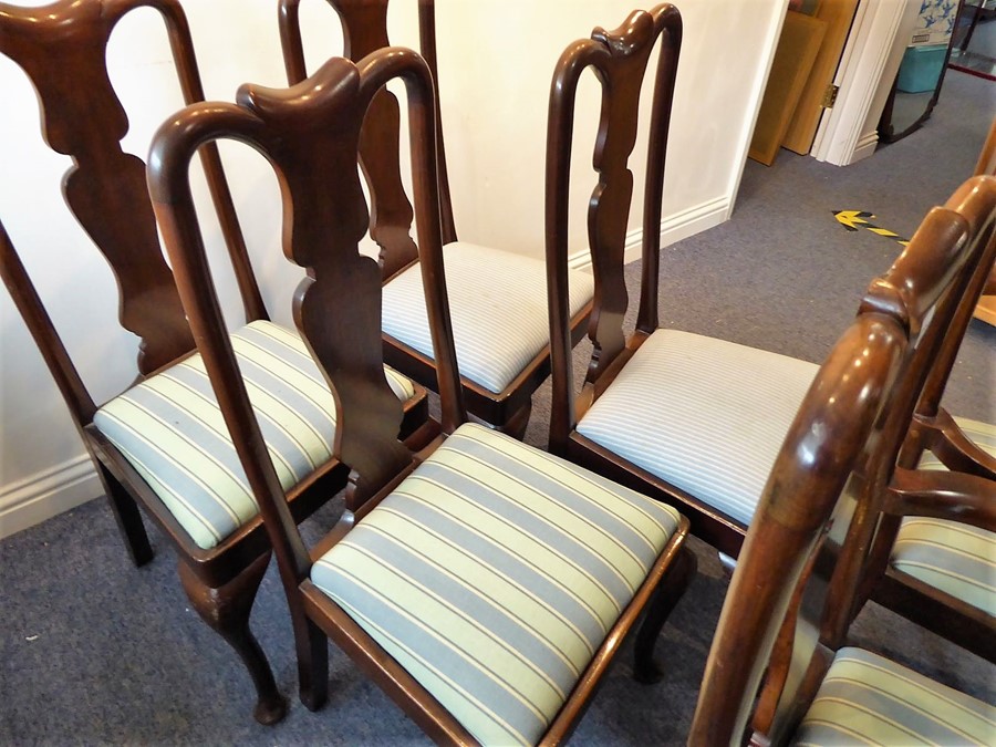 A set of six (4 + 2) Queen Anne style walnut dining chairs with cabriole legs - Image 5 of 5