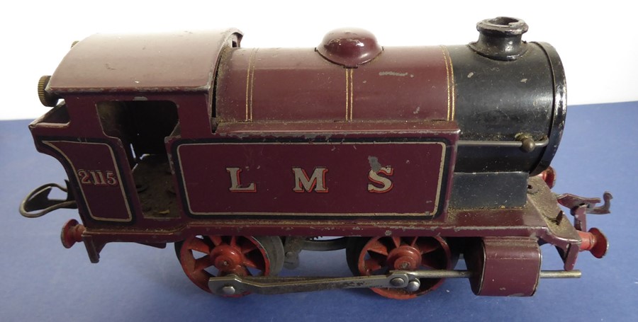 A good selection of mostly tinplate models; to include engines, tenders, a Shuco Examico 4001 - Image 12 of 15