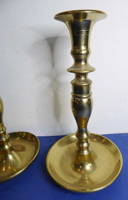 A pair of very heavy cast-brass candlesticks with large circular drip-pans as bases (23cm high) - Image 2 of 5