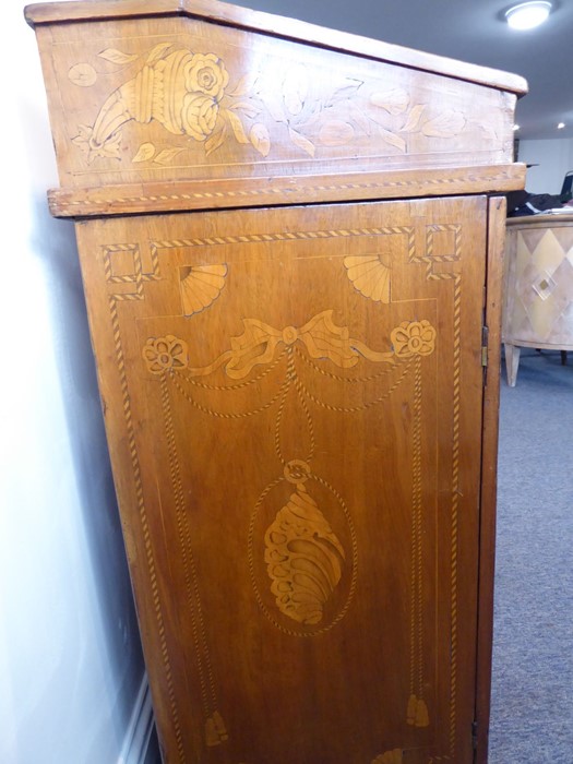 A fine 19th century walnut and marquetry maître d's desk; the sloping fall with tooled leather inset - Image 4 of 13