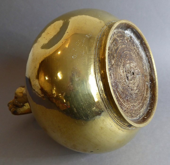 An unusual and heavy late 19th/early 20th century brass kettle of spherical shape (possibly - Image 4 of 5