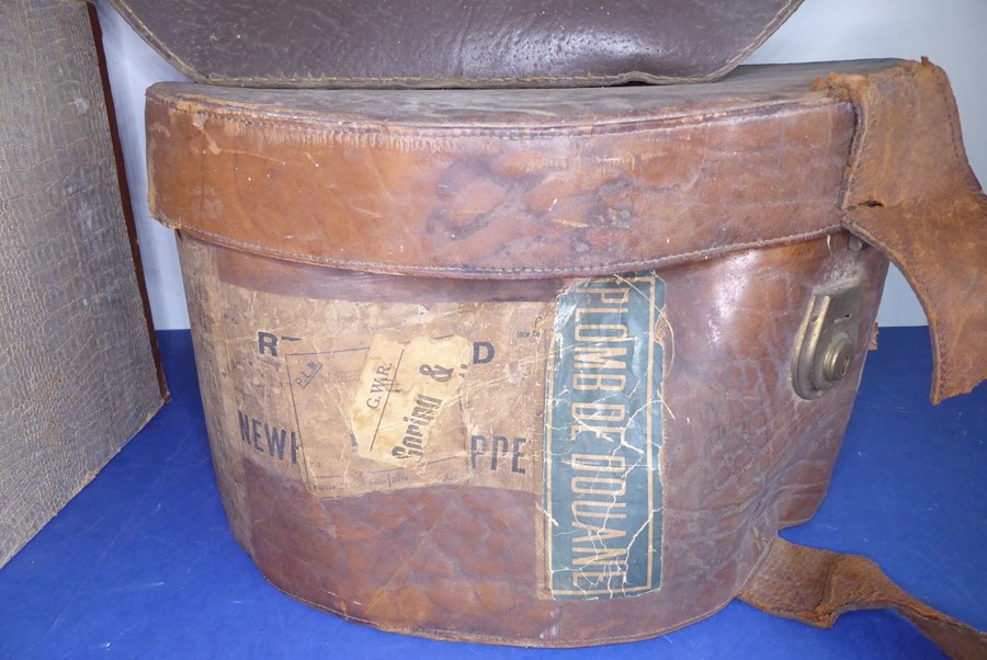 Three hat boxes and a small two-handled wooden-sided travel trunk; original shipping labels pasted - Image 6 of 20