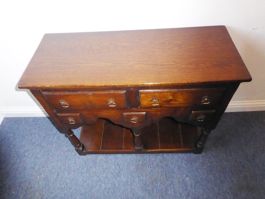 A good reproduction oak dresser base in 18th century style (modern); the slightly overhanging top - Image 3 of 10