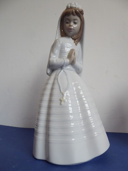Three Lladro and two Nao porcelain figures; the Nao figures of a girl in first communion dress (23cm - Image 5 of 5