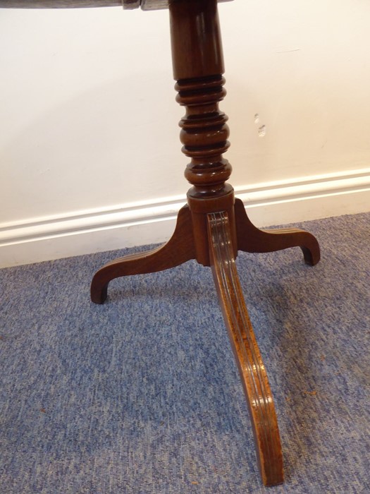 A George III style (probably 19th century) oval tilt-top mahogany occasional table, bobbin-turned - Image 5 of 6