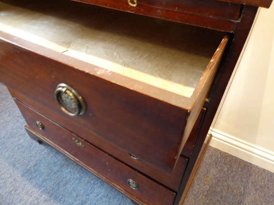 A George III period late 18th / early 19th century chest; mahogany façade and oak sides,  the - Image 4 of 6