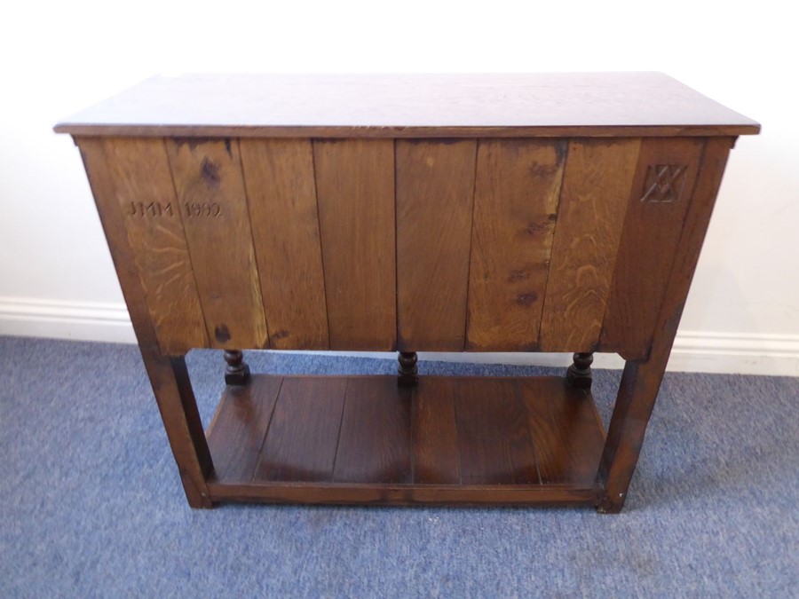 A good reproduction oak dresser base in 18th century style (modern); the slightly overhanging top - Image 8 of 10