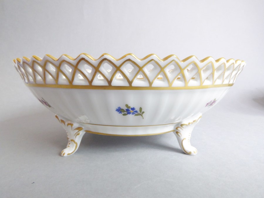 Two pieces of Dresden porcelain and one other Continental piece: a Dresden porcelain bowl with - Image 4 of 16