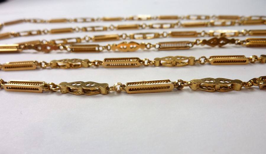 A heavy fancy link long chain necklace of alternating rectangular and double pear-shaped openwork - Image 2 of 3