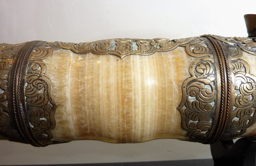 An oversized Chinese alabaster and metal mounted antique-style ceremonial pipe; the various bamboo- - Image 9 of 13