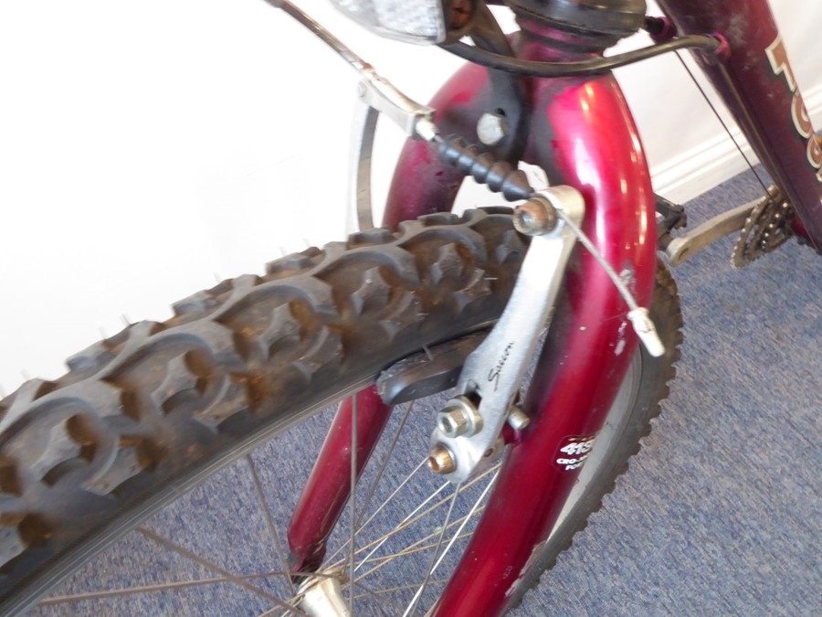 A 21-gear Fuji-Sunfire medium sized bicycle with crossbar; centre pull brakes and nearly new tyres - Image 4 of 6