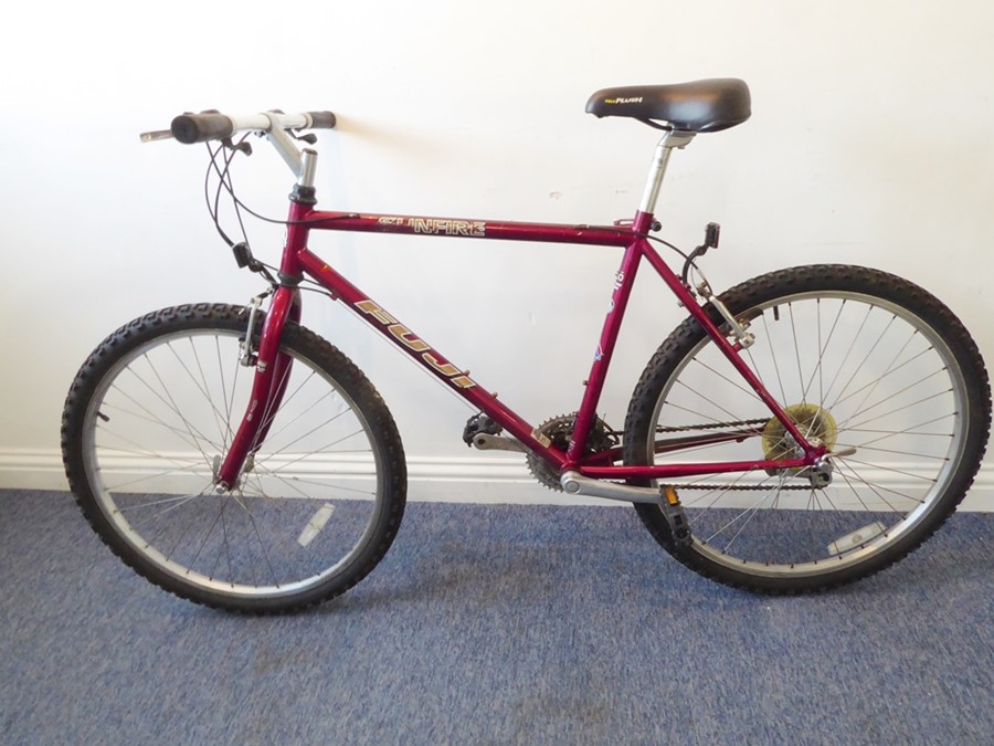 A 21-gear Fuji-Sunfire medium sized bicycle with crossbar; centre pull brakes and nearly new tyres