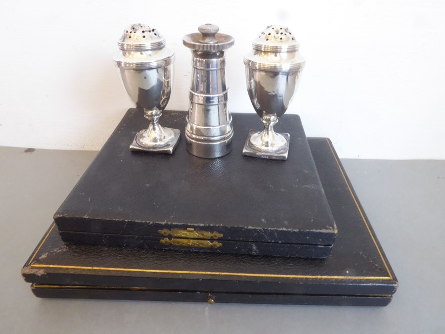 Various late 19th to early 20th century silver plate to include a hotplate with spirit burner, a - Image 14 of 18